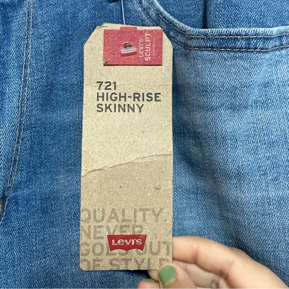 Levi’s 721 High Rise Skinny Jeans – Ripped Raw Hem (NWT) - Picture 8 of 13